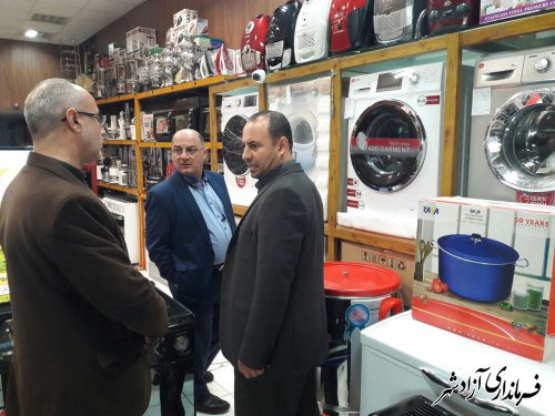 بازدید شبانگاهی فرماندار آزادشهر از وضعیت بازار سطح شهر