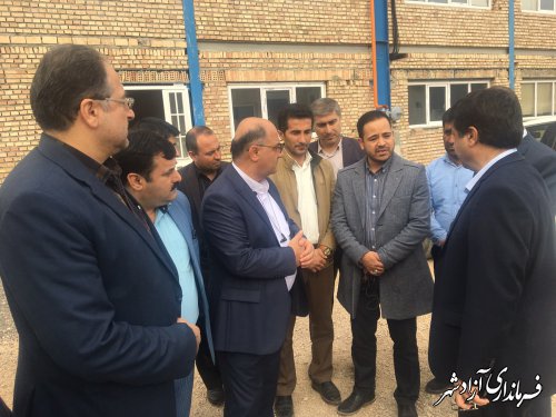 بازدید معاون اقتصادی استاندار و جمعی از مدیران کل استانی از 3 واحد صنعتی در آزادشهر