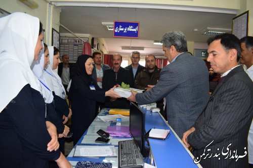 تجلیل فرماندار از پرستاران در بیمارستان امام خمینی (ره ) بندرترکمن