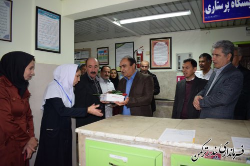 تجلیل فرماندار از پرستاران در بیمارستان امام خمینی (ره ) بندرترکمن