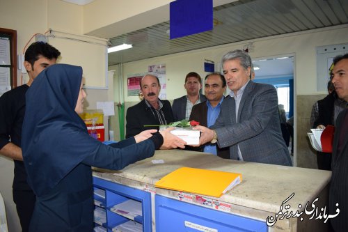 تجلیل فرماندار از پرستاران در بیمارستان امام خمینی (ره ) بندرترکمن