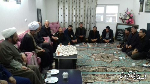 دیدار و دلجویی مسئولین شهرستان آزاشهر با خانواده اولین شهید مدافع حرم این شهرستان