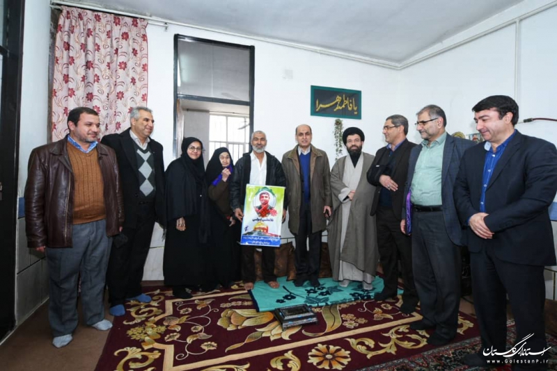غبارروبی گلزار شهدا و دیدار با خانواده شهید مدافع حرم در شهرستان گالیکش