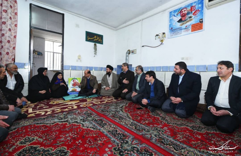 غبارروبی گلزار شهدا و دیدار با خانواده شهید مدافع حرم در شهرستان گالیکش