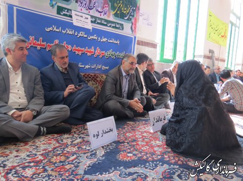 میز خدمت مسئولین در مسجد جامع شهر گالیکش برگزار شد