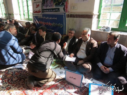 میز خدمت مسئولین در مسجد جامع شهر گالیکش برگزار شد