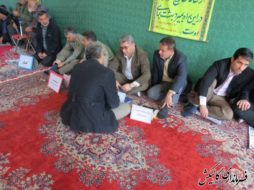 میز خدمت مسئولین در مسجد جامع شهر گالیکش برگزار شد