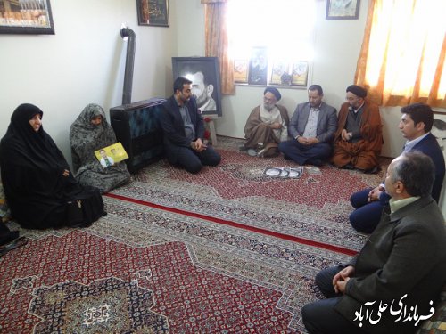 دیدار فرماندار علی ابادکتول با خانواده معزز شهدای مدافع حرم