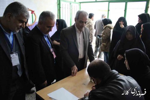 فرماندار و امام جمعه کلاله رای خود را به صندوق انداختند