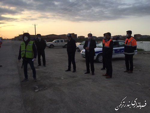 بازدید میدانی فرماندار شهرستان بندرترکمن از روند اجرای طرح فاصله گذاری اجتماعی در مبادی شهر بندرترکمن