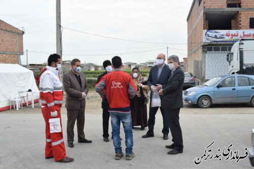 بازدید فرماندار شهرستان بندرترکمن از کارگاه تولید ماسک در آموزشگاه آزاد فراسو