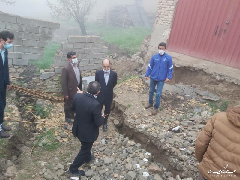 تاکید استاندار گلستان بر رفع مشکلات مردم در حادثه رانش دوباره زمین در روستای آق امام مراوه تپه