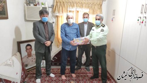 دیدار معاون فرماندار گمیشان با خانواده شهید مهدی کلته