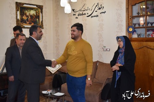 دیدار فرماندار علی آباد کتول با خانواده شهدای مبارزه با مواد مخدر