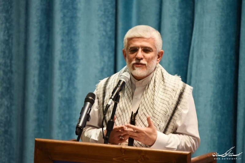 همه باید نسبت به روشنگری خدمات انقلاب اسلامی اقدام کنند