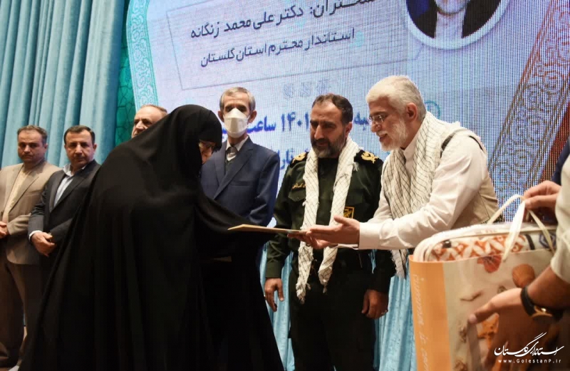 همه باید نسبت به روشنگری خدمات انقلاب اسلامی اقدام کنند