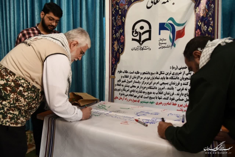 همه باید نسبت به روشنگری خدمات انقلاب اسلامی اقدام کنند