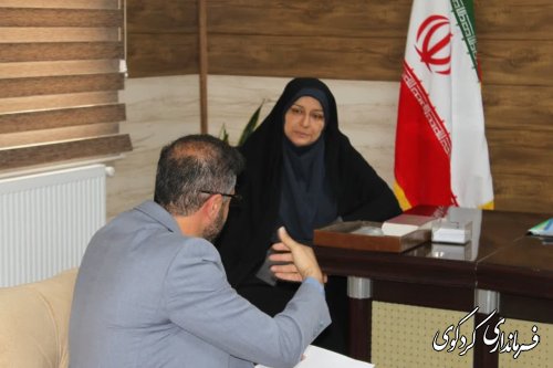 در نخستین سه شنبه ملاقات عمومی در اردیبهشت ماه تعدادی از شهروندان با فرماندار دیدار کردند