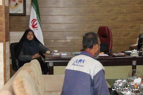 در نخستین سه شنبه ملاقات عمومی در اردیبهشت ماه تعدادی از شهروندان با فرماندار دیدار کردند