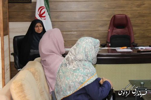 در نخستین سه شنبه ملاقات عمومی در اردیبهشت ماه تعدادی از شهروندان با فرماندار دیدار کردند