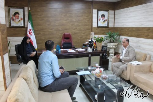 در نخستین سه شنبه ملاقات عمومی در اردیبهشت ماه تعدادی از شهروندان با فرماندار دیدار کردند