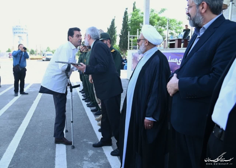 با توکل بر خدا و توسل به ائمه و تحت فرمان ولایت یقیناً پیروزی با ماست