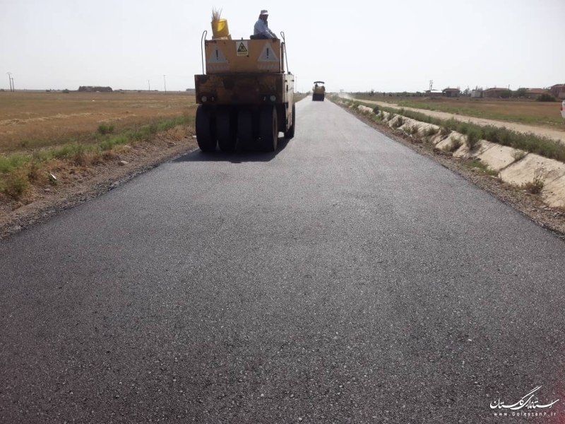 آسفالت دو راه روستایی بندرترکمن و گمیشان درحال اجراست