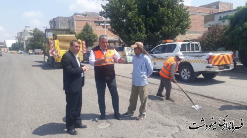 بازدید فرماندار از عملیات لکه گیری هندسی آسفالت محور کمربندی شهرستان