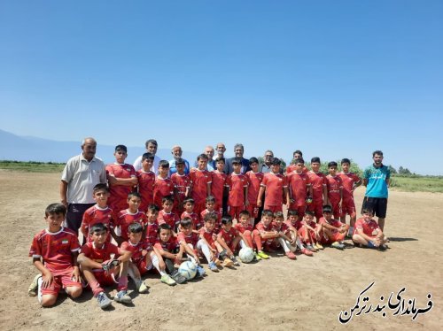 بازدید فرماندار از تسطیح زمین فوتبال مجموعه سوار کاری
