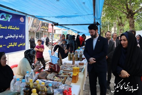 بازدید فرماندار گالیکش از نمايشگاه توانمندی‌های مددجویان بهزیستی شهرستان