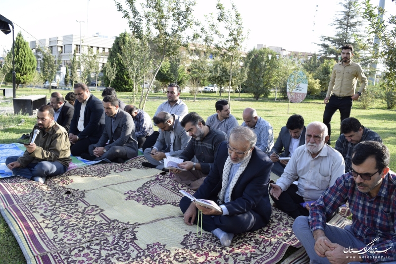 مراسم زیارت عاشورا به مناسبت هفته دفاع مقدس در جوار شهید گمنام
