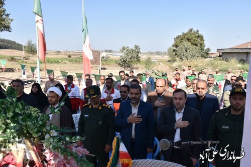 غبار روبی و عطرافشانی گلزار شهدا به مناسبت گرامیداشت هفته دفاع