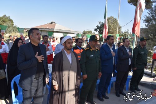غبار روبی و عطرافشانی گلزار شهدا به مناسبت گرامیداشت هفته دفاع