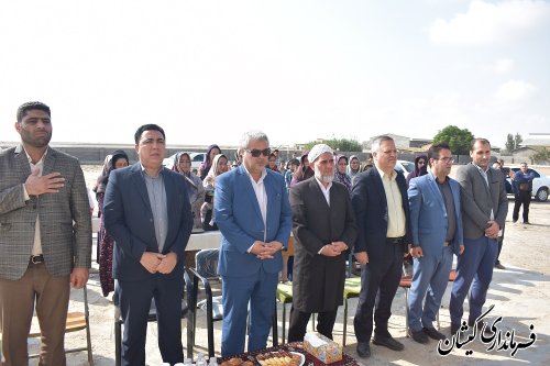 بسته های لوازم التحریر به دانش آموزان روستای قلمس اهدا گردید