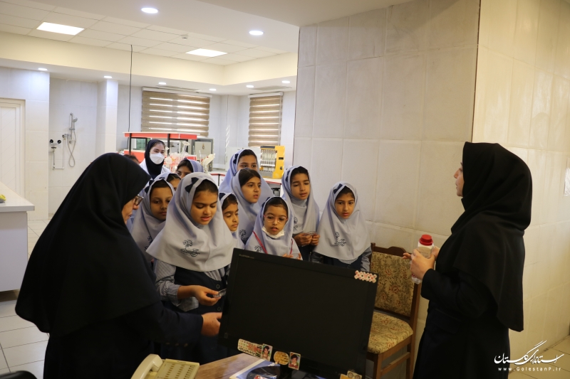بازدید دانش آموزان  از اداره کل استاندارد گلستان