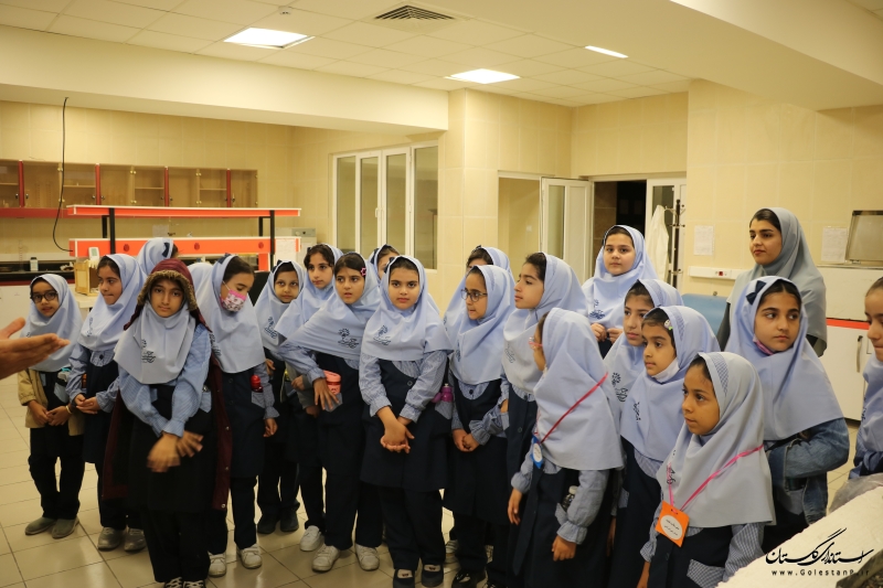 بازدید دانش آموزان  از اداره کل استاندارد گلستان