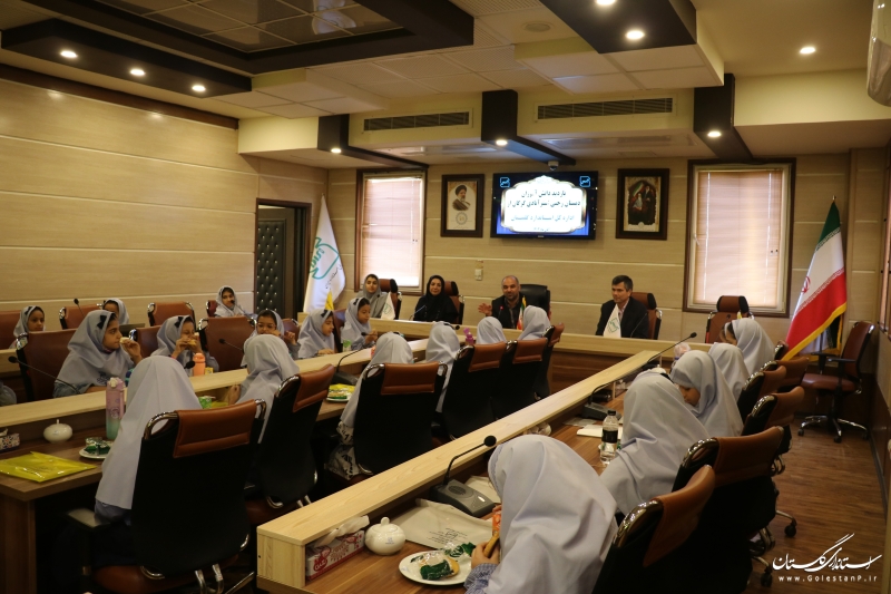 بازدید دانش آموزان  از اداره کل استاندارد گلستان