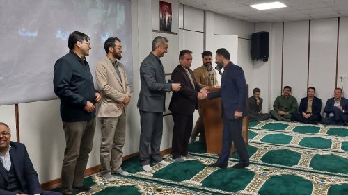 راه برون رفت از مشکلات تقویت تفکر و روحیه بسیجی می باشد