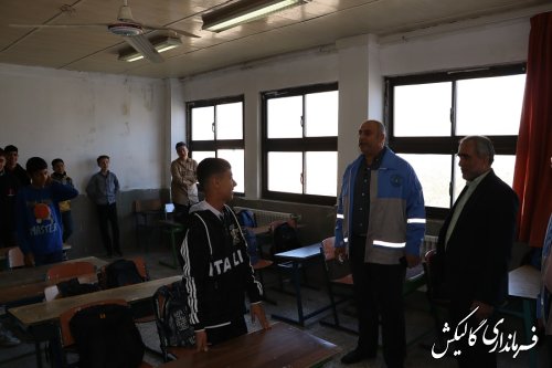بیست‌وپنجمین مانور سراسری زلزله و ایمنی در مدرسه شهید کریمی گالیکش برگزار شد