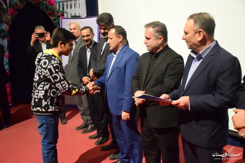 مراسم تجلیل از برگزیدگان جشنواره هفته پژوهش و فناوری و آیین اختتامیه هفته پژوهش استان گلستان برگزار شد