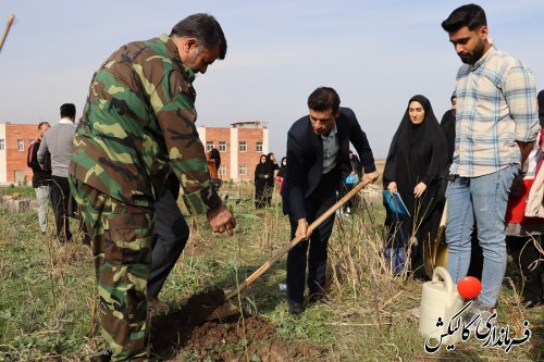 مراسم درختکاری در دانشگاه آزاد گالیکش به‌مناسبت روز دانشجو
