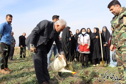 مراسم درختکاری در دانشگاه آزاد گالیکش به‌مناسبت روز دانشجو