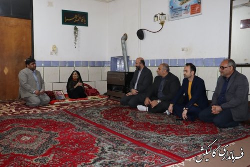 معاون سیاسی استاندار گلستان و هیئت همراه با مادر شهید غلامعلی تولی دیدار کرد