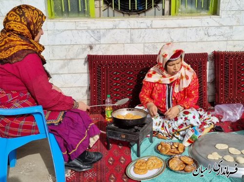برپایی نمایشگاه هنری توانمندی های زنان روستا در بخش فندرسک به مناسبت دهه مبارک فجر