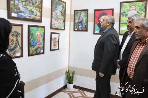 بازدید فرماندار گالیکش و هیات همراه از دومین نمایشگاه نقاشی آموزشگاه هنرهای تجسمی شکوفا
