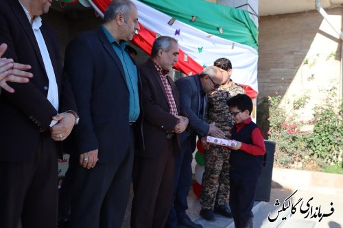 جشن انقلاب در مدرسه شهید غفاری روستای محمد آباد گالیکش برگزار شد