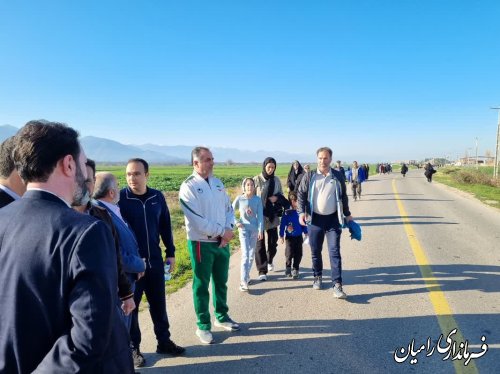 برگزاری همایش پیاده روی خانوادگی گرامیداشت دهه فجر در روستای مازیاران فندرسک