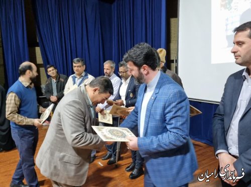 حضور مردم در جشن های انقلاب نشان از وفاداری آنها به انقلاب است