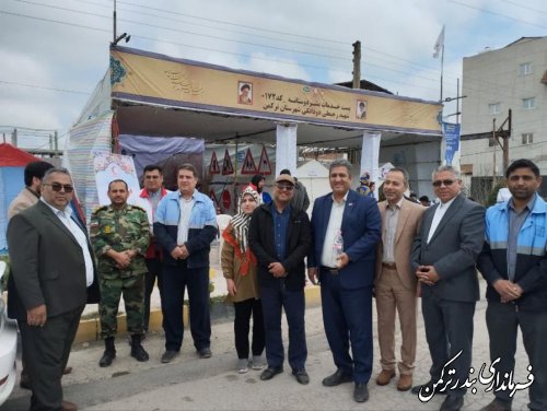 نخستين مسافران نوروزی بندرترکمن مورد استقبال قرار گرفتند