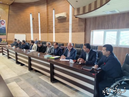 تکریم و قدردانی از دو قشر کارگر و معلم در سیره اولیای الهی و بزرگان می باشد